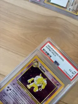1999 POKEMON FOSSIL #8 HYPNO-HOLO PSA 6 - Image 3