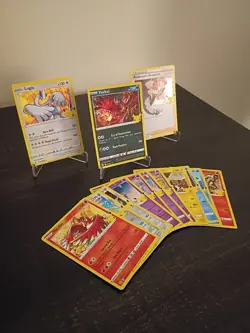 Pokemon TCG Bulk Lot - 400 Cards - Mixed Sets & Rarities - Image 1