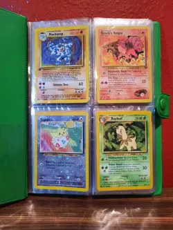 Pokemon vintage green Growlithe 4-pocket binder with cards from early sets - Image 3
