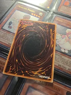 Yugioh Dark Magician TDIL-EN032 Super Rare 1st Edition 2016 - Image 4