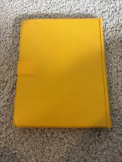 1999 Pokemon Bulbasaur Yellow Collector's Album Vintage Pocket Binder +32 Cards - Image 2