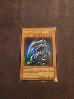 YuGiOh Blue-Eyes White Dragon SDK-001 Ultra Rare Unlim MP - Image 1