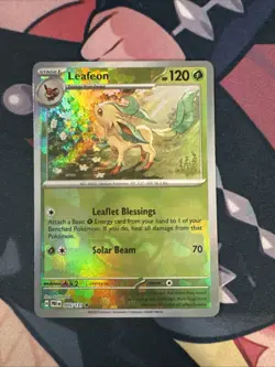 Pokemon TCG - Leafeon (Poke Ball Pattern) 005/131 Sv: Prismatic Evolutions Holo - Image 1