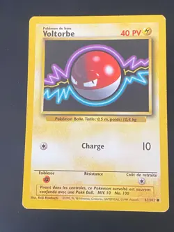 CARTE POKEMON VOLTORBE 67/102 FR COMMUNE SET DE BASE - TBE - Image 1