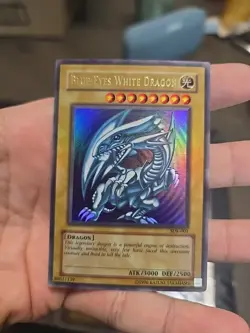 YuGiOh Blue-Eyes White Dragon SDK-001 Ultra Rare Unlim MP - Image 1