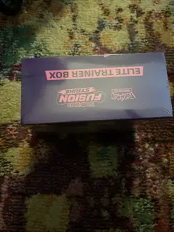 Pokemon TCG Sword & Shield-Fusion Strike Elite Trainer Box - Image 4