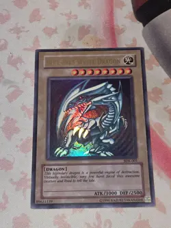 Yu-Gi-Oh! Blue-Eyes White Dragon SDK-001 Faded Ultra Rare #2 - Image 1