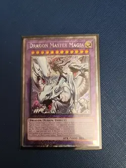 Yugioh Dragon Master Magia RA04-EN055 Platinum Secret Rare 1st Ed Near Mint - Image 1