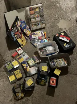 Grosse Pokemon Karten Sammlung Lot m. Zubehor Munzen uvm | uber 1700Karten - Image 1