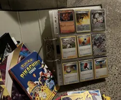 Grosse Pokemon Karten Sammlung Lot m. Zubehor Munzen uvm | uber 1700Karten - Image 3