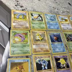 Lot of 32 Shadowless Pokemon Cards Base WOTC NM - Image 2