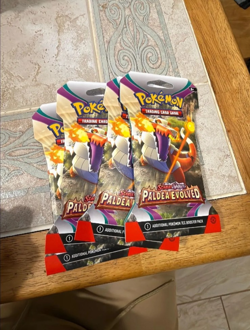 4 SINGLE PACKS Pokemon TCG Paldea Evolved Blister Booster - Image 1