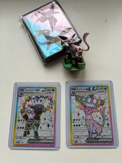 Umbreon 176 & Espeon 175 Promo Cards Prismatic Evolutions + Card Savers Figurine - Image 1