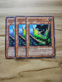 Yu-Gi-Oh! - Larvae Moth 3X - Complete Playset - Image 1