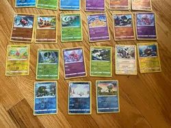 Pokemon Sword And Shield 28 Card Lot. 7 Holo. 21 Reverse Holo. NM+ - Image 4