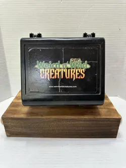 Weird N' Wild Creatures Approx 250+ Large Info Cards & 210+Trading Cards W/ Case - Image 1