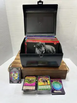 Weird N' Wild Creatures Approx 250+ Large Info Cards & 210+Trading Cards W/ Case - Image 2