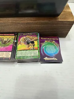 Weird N' Wild Creatures Approx 250+ Large Info Cards & 210+Trading Cards W/ Case - Image 4