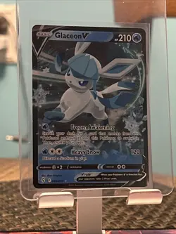 Glaceon V 040/203 Holo Rare Evolving Skies Sword & Shield Pokemon Card NM - Image 1