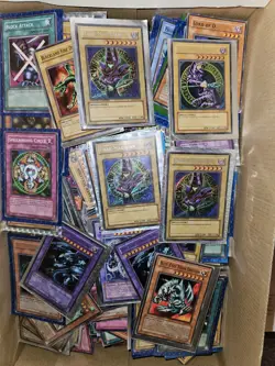 Vintage Yugioh lot 1996 1,000 cards Dark Magican - Image 1