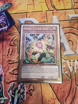 Droll & Lock Bird (Alternate Art) Maximum Gold MAGO-EN006 1st Ed NM Yugioh - Image 1