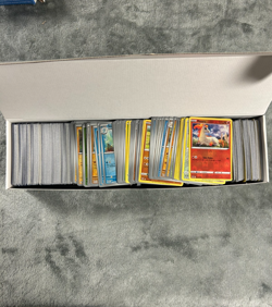 Random 1100+ Common Reverse Holofoil Pokemon Cards Bulk Lot. No Energies - Image 1