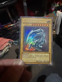Yu-Gi-Oh! TCG Blue-Eyes White Dragon SDK-001 Ultra Rare Unlimited Edition - Image 1