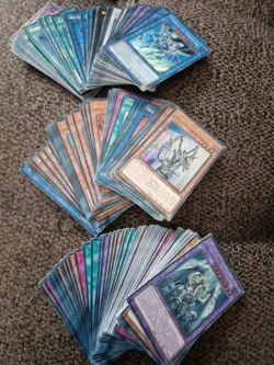 Lot 133 cartes Yo-Gi-Yo Jeux cartes Batailles de Legende Le tumulte des monstres - Image 1
