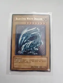 Yu-Gi-Oh Blue-Eyes White Dragon SDK-E001 Ultra Rare Unlimited Edition MP/HP - Image 1