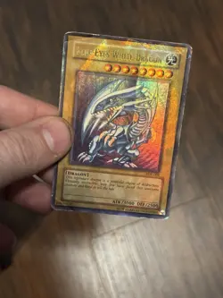Yugioh Blue-Eyes White Dragon SDK-001 Ultra Rare Unlimited DMG Holo Bleed - Image 1