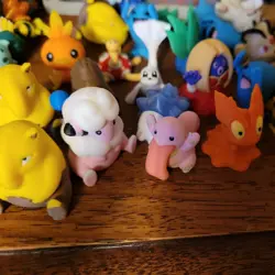 Pokemon Booster Pack and Figure Bundle! 6 packs and 6 random figures! Fusion+ - Image 4