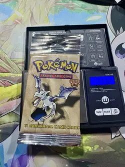 Rare Pokemon Unlimited Fossil Set Sealed Long Crimp Booster Pack 21.12 Grams. - Image 1