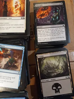 Magic: The Gathering Cards Large Lot of 900 Plus, Lots Of Commons And Hologram - Image 3