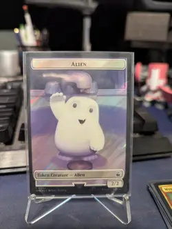 1x - SURGE FOIL - Alien \ Clue Token - Universe Beyond: Doctor Who - NM MTG - Image 1