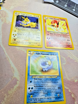 Light Eeveelutions Neo Destiny - Jolteon Vaporeon Flareon - Pokemon cards - Image 3