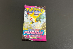 POKEMON: SWORD & SHIELD FUSION STRIKE BOOSTER PACK - Image 1