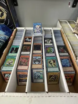 Yugioh 1000+ Cards Bulk Lot. Contains 100+ Holo Foils. 1 Random Pack Included!!! - Image 1