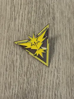 Pokemon TCG Team Instinct Zapdos Pokemon GO enamel pin NEW - Image 1