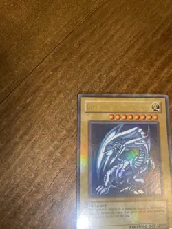 Yugioh Blue-Eyes White Dragon SDK-001 Ultra Rare HOLO BLEED ERROR LP - Image 4