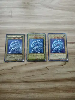 Yu-Gi-Oh! - Blue Eyes White Dragon 3X - SDK-001 - Ultra Rare - Image 1