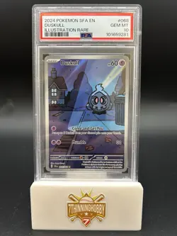 2024 POKEMON SFA EN-SHROUDED FABLE ILLUSTRATION RARE #068 DUSKULL PSA 10 GEM - Image 1