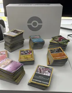 HUGE LOT of HOLOS AND RARE POKEMON - Image 1