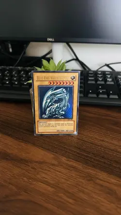 Yu-Gi-Oh! TCG 2002 Blue Eyes White Dragon HOLO. SDK-001 Starter Deck Kaiba Deck - Image 2