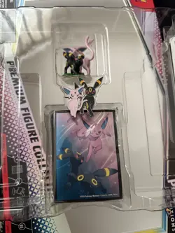 Pokemon TCG - Prismatic Evolutions Figure Collection Sleeves, Pin and Figurine - Image 4
