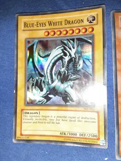 1996 Yu-Gi-Oh Blue Eyes White Dragon 89631139 CREASED ULTRA RARE HOLO INSERT - Image 1