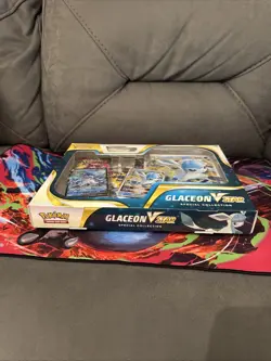 2022 POKEMON GLACEON VSTAR SPECIAL COLLECTION BOX SEALED - Image 2