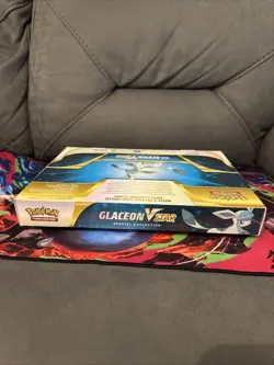 2022 POKEMON GLACEON VSTAR SPECIAL COLLECTION BOX SEALED - Image 3