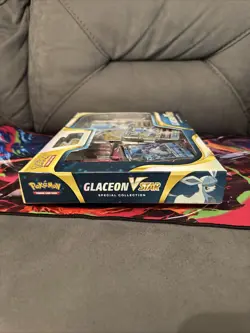 2022 POKEMON GLACEON VSTAR SPECIAL COLLECTION BOX SEALED - Image 4