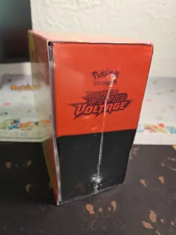 Pokemon - VIVID VOLTAGE Elite Trainer Box (ETB) SEALED - Image 4
