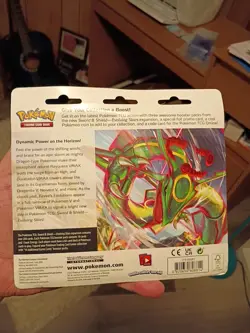 Pokemon Trading Card Game: Sword and Shield Evolving Skies - Three Pack Blister - Image 2